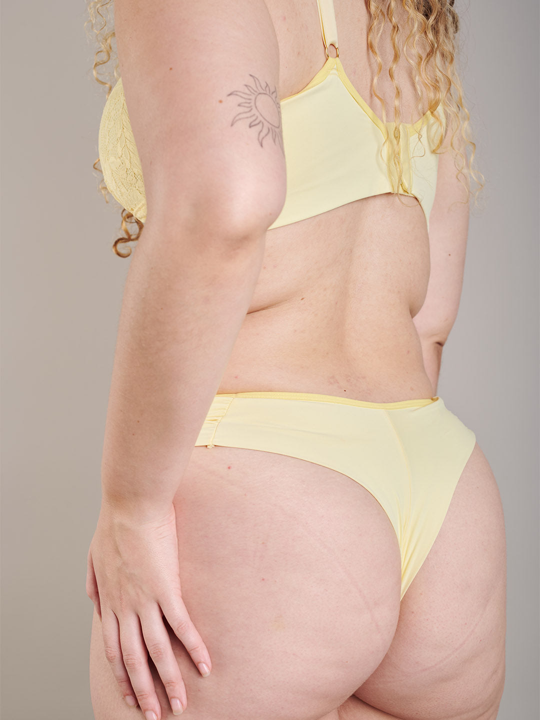 Calcinha Lateral Franzida Fio Manteiga